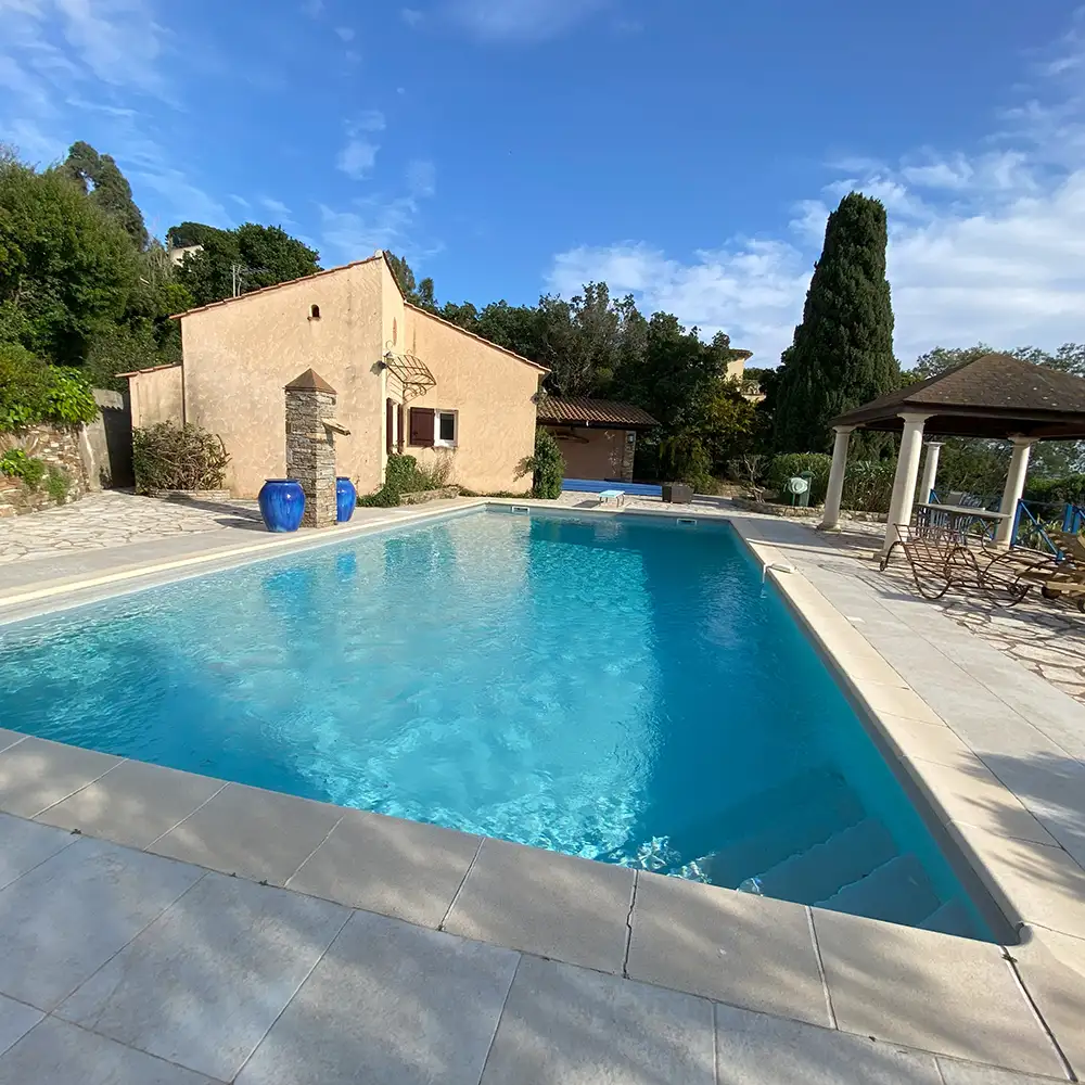Extérieur & piscine privée