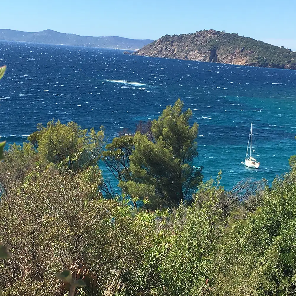 Emplacement idéal entre Le Lavandou & Saint-Tropez